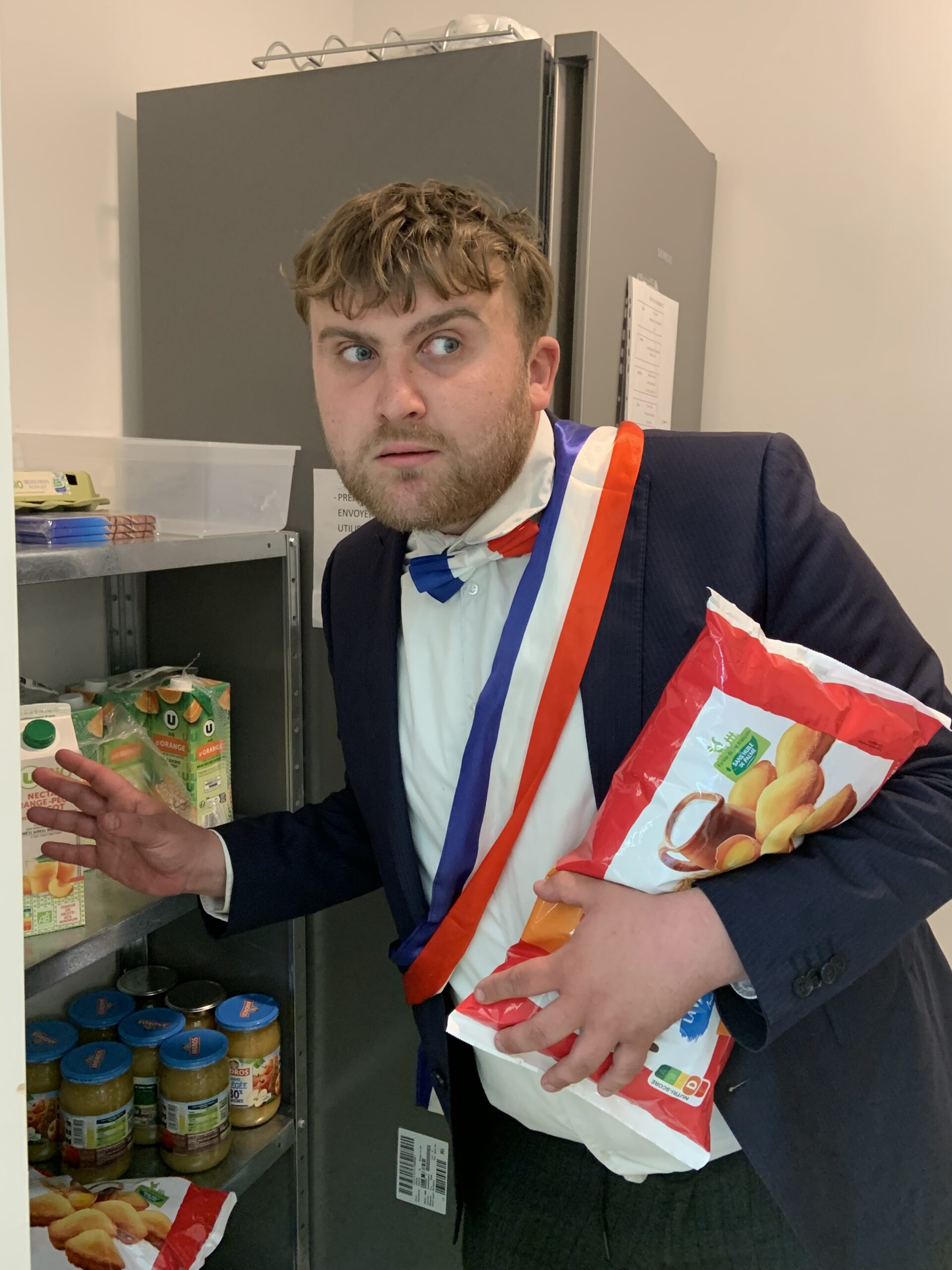 Le maire vole les madeleines de la réserve!